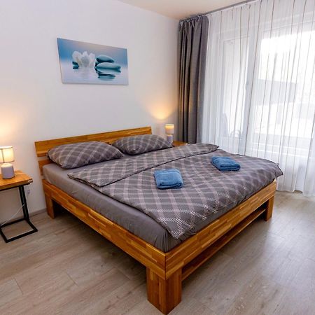 Modern Apartment • Garden • Near The City Center Prague Exterior photo