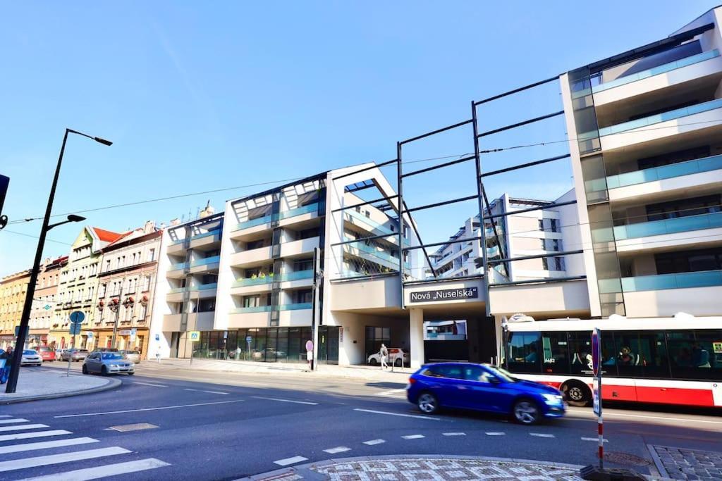 Modern Apartment • Garden • Near The City Center Prague Exterior photo