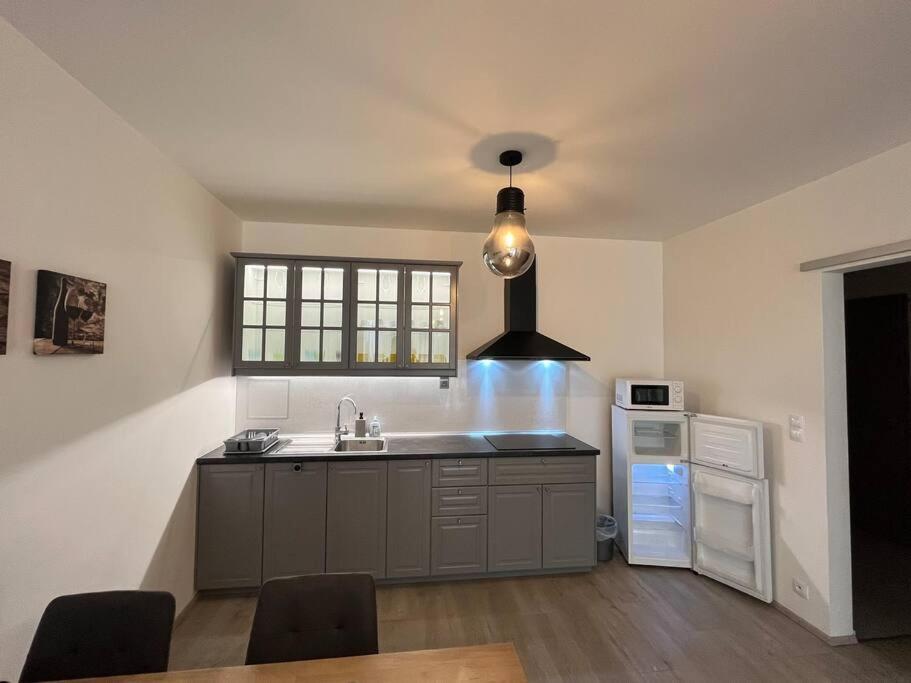 Modern Apartment • Garden • Near The City Center Prague Exterior photo