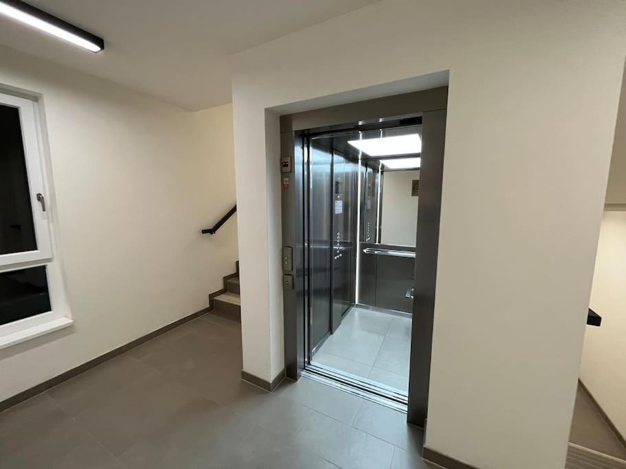 Modern Apartment • Garden • Near The City Center Prague Exterior photo
